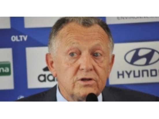 Aulas à propos du salaire de Gourcuff : "S'il y a quelqu'un à critiquer, c'est moi" Aulas à propos du salaire de Gourcuff : "S'il y a quelqu'un à critiquer, c'est moi"