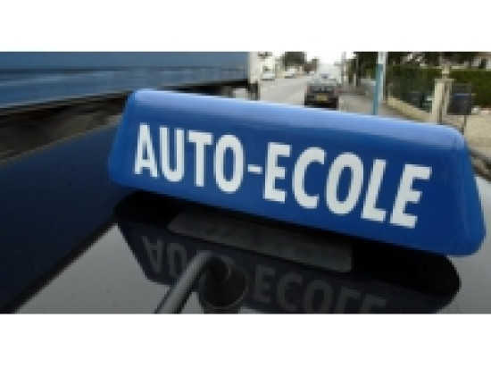 Permis de conduire : les inspecteurs descendent de voiture Permis de conduire : les inspecteurs descendent de voiture