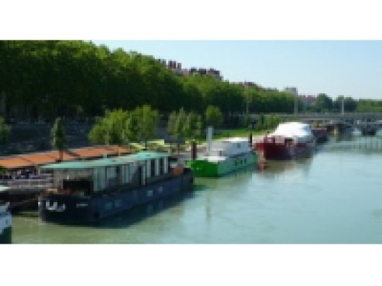 Lyon : à 15 ans, ils cambriolent une péniche Lyon : à 15 ans, ils cambriolent une péniche