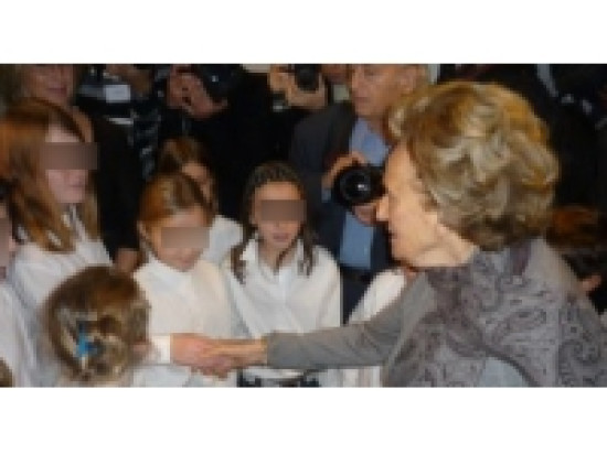 Bernadette Chirac de passage &agrave; Bron pour l'Op&eacute;ration Pi&egrave;ces Jaunes