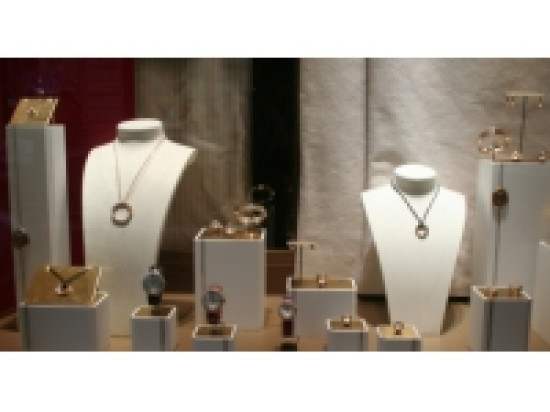 Arrêtés pour avoir revendu des bijoux volés Arrêtés pour avoir revendu des bijoux volés