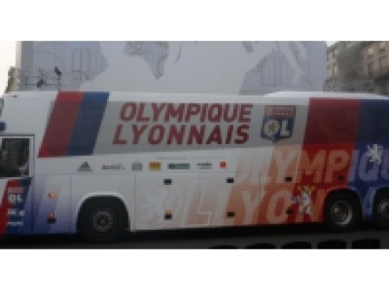 PSG-OL : les bus des deux &eacute;quipes caillass&eacute;s