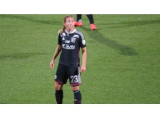 Football féminin : Camille Abily liée à l'OL jusqu'en 2017 Football féminin : Camille Abily liée à l'OL jusqu'en 2017