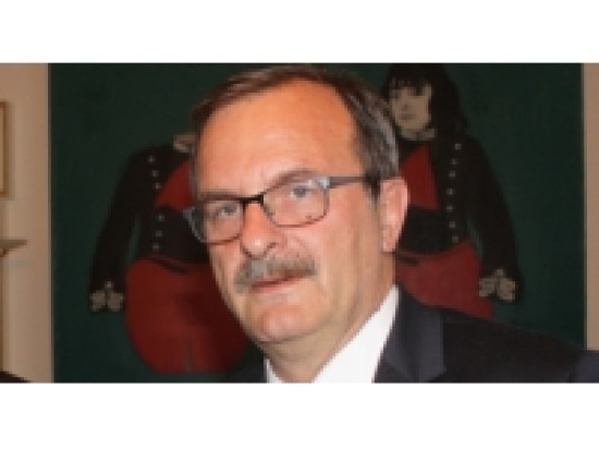 La galette des Rois pr&eacute;sent&eacute;e au pr&eacute;fet du Rh&ocirc;ne