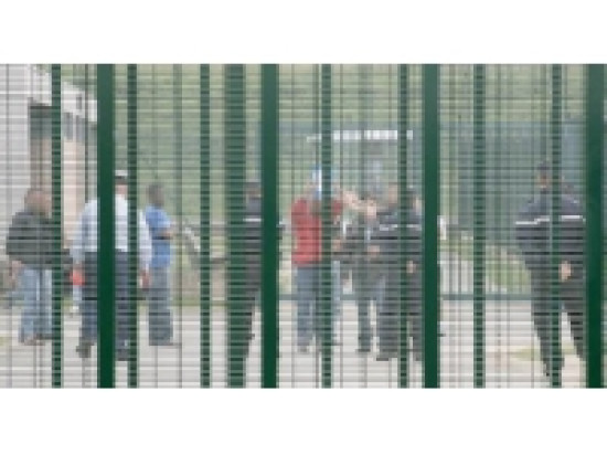 Une centaine de personnes ont manifesté jeudi pour les lycéens sans papier Une centaine de personnes ont manifesté jeudi pour les lycéens sans papier