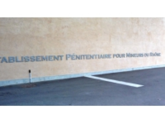 Centre pénitentiaire de Meyzieu : un jeune de 17 ans agresse un surveillant Centre pénitentiaire de Meyzieu : un jeune de 17 ans agresse un surveillant