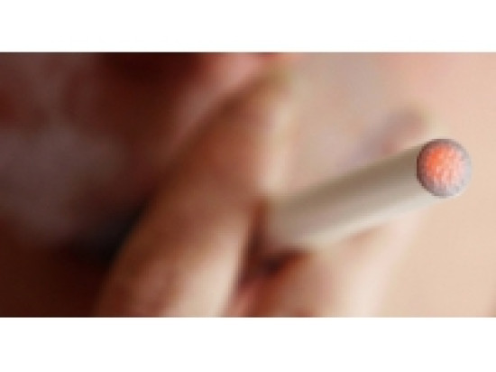 La cigarette &eacute;lectronique interdite aux mineurs sur proposition de Jean-Louis Touraine