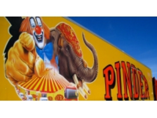 Le cirque Pinder installe son chapiteau ce mardi à Lyon Le cirque Pinder installe son chapiteau ce mardi à Lyon