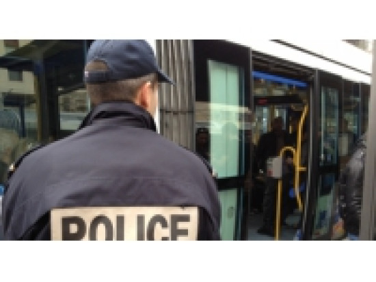 Lyon : un jeune homme se rebelle contre des contrôleurs des TCL Lyon : un jeune homme se rebelle contre des contrôleurs des TCL