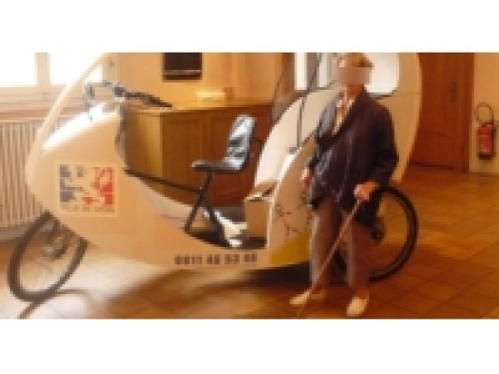 Le cyclopousse arrive à la Croix-Rousse Le cyclopousse arrive à la Croix-Rousse