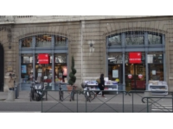 Charlie Hebdo : le geste de soutien des librairies Decitre à l'hebdo satirique Charlie Hebdo : le geste de soutien des librairies Decitre à l'hebdo satirique