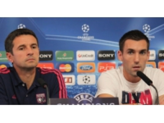 Rester ou partir de l'OL, Anthony Réveillère réfléchit pendant l'Euro Rester ou partir de l'OL, Anthony Réveillère réfléchit pendant l'Euro