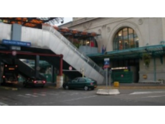 Perrache : une ado mord un policier à la jambe Perrache : une ado mord un policier à la jambe