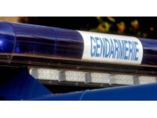 Ivre, elle prend la route avec son fils dans la voiture Ivre, elle prend la route avec son fils dans la voiture