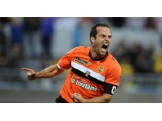 Ludo Giuly dans le groupe des Merlus contre l'OL Ludo Giuly dans le groupe des Merlus contre l'OL