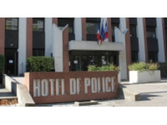 Il saisit l'IGS et menace d'abattre un policier Il saisit l'IGS et menace d'abattre un policier