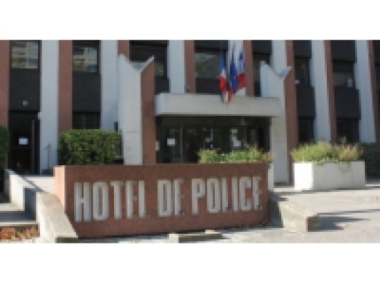 Un couple interpellé pour de multiples cambriolages et escroqueries à la carte bancaire Un couple interpellé pour de multiples cambriolages et escroqueries à la carte bancaire