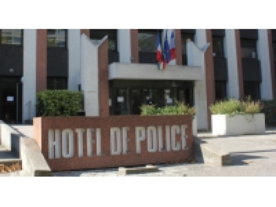 Deux policiers attaqués lors d'une interpellation à Oullins Deux policiers attaqués lors d'une interpellation à Oullins