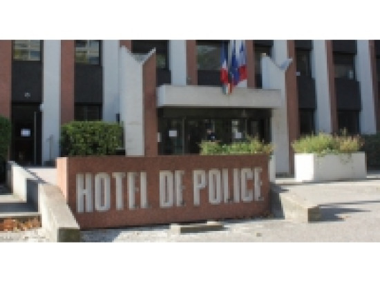 L'homme qui a poignardé une femme pour 25 euros a été présenté au parquet lundi L'homme qui a poignardé une femme pour 25 euros a été présenté au parquet lundi