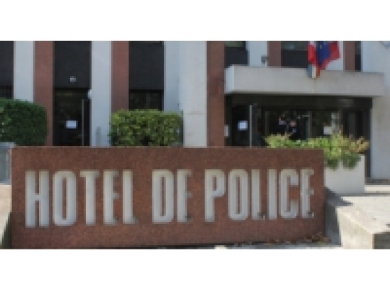 Venissieux : délogés d'un hall d'immeuble, les SDF s'emportent Venissieux : délogés d'un hall d'immeuble, les SDF s'emportent