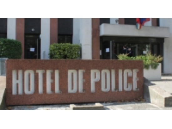 Le SDF s'était installé dans une voiture ne lui appartenant pas Le SDF s'était installé dans une voiture ne lui appartenant pas