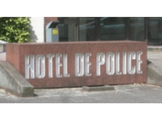 Il frappe son ex, la dépose aux urgences et se rend à la police Il frappe son ex, la dépose aux urgences et se rend à la police