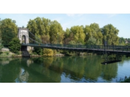 Le pont de l'Ile Barbe en partie ferm&eacute;