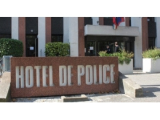 Pendant une dispute, il blesse son fils avec un couteau