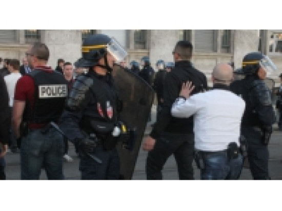 Lyon : un anti-mariage pour tous se r&eacute;fugie sur un toit pour &eacute;chapper aux policiers