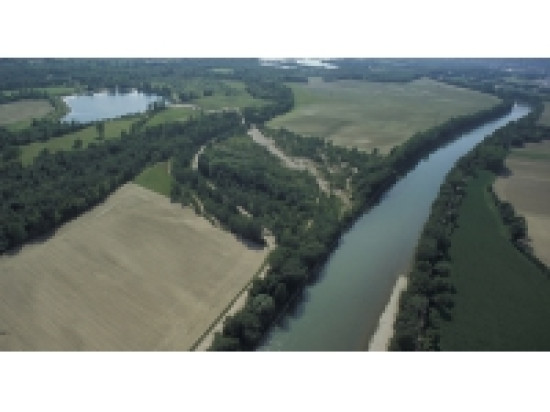 La future navette fluviale sur le canal de Jonage devrait arriver d&eacute;but 2014