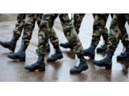 Les étudiants de l'IDRAC en immersion au camp militaire de la Valbonne