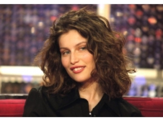 Laetitia Casta &agrave; la recherche "Des lendemains qui chantent" dans la r&eacute;gion