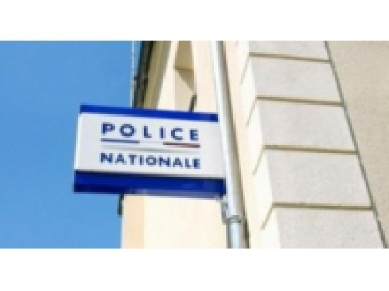 Deux mineurs agressent une vieille dame et tentent de l'escroquer Deux mineurs agressent une vieille dame et tentent de l'escroquer