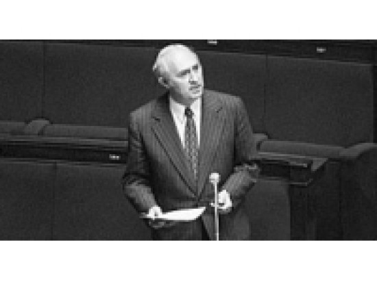 Najat Vallaud-Belkacem rend hommage &agrave; Lucien Neuwirth