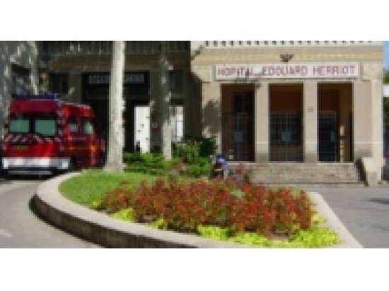 Hospitalisé après un accident, il tente de fuir les policiers Hospitalisé après un accident, il tente de fuir les policiers