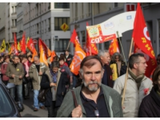 Conférence sociale : rassemblement devant le MEDEF à Lyon Conférence sociale : rassemblement devant le MEDEF à Lyon