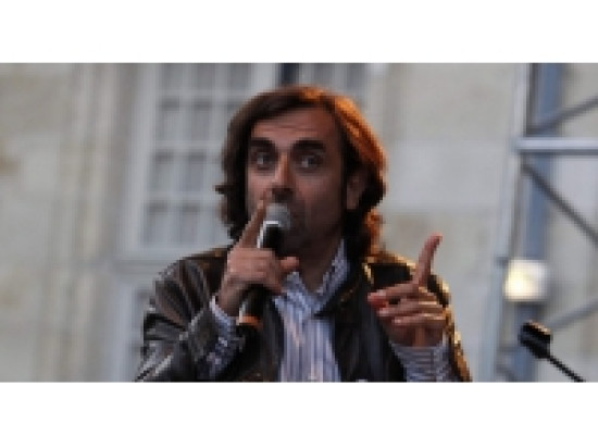 Le Lyonnais Andr&eacute; Manoukian fait chevalier des Arts et Lettres