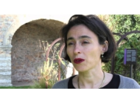 Le conservateur du mus&eacute;e Gadagne d&eacute;cor&eacute;