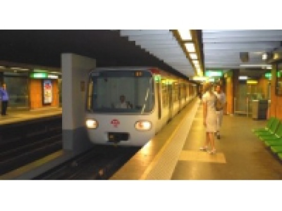 Le m&eacute;tro A &agrave; l'arr&ecirc;t apr&egrave;s la chute d'une autolaveuse