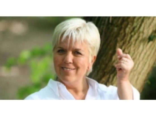 La lyonnaise Mimie Mathy d&eacute;cor&eacute;e de l'ordre national du M&eacute;rite