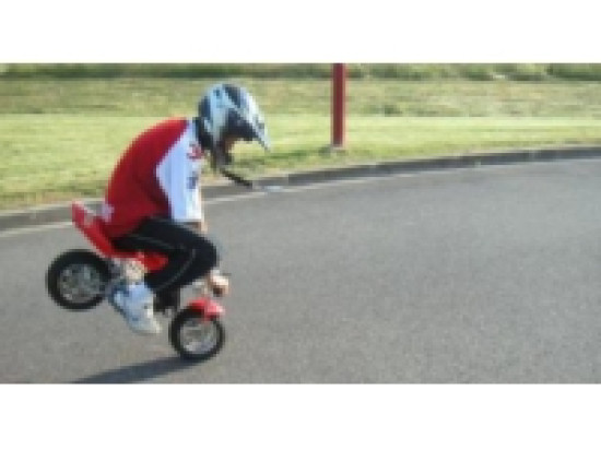 Vaulx-en-Velin : il nargue la police en moto Vaulx-en-Velin : il nargue la police en moto