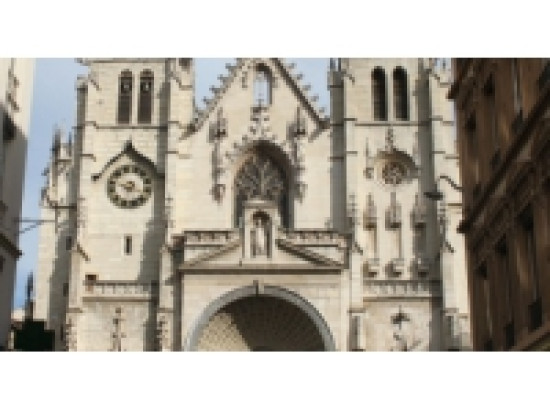 Religion : un pr&ecirc;tre catholique du Rh&ocirc;ne remplac&eacute; par son fr&egrave;re jumeau