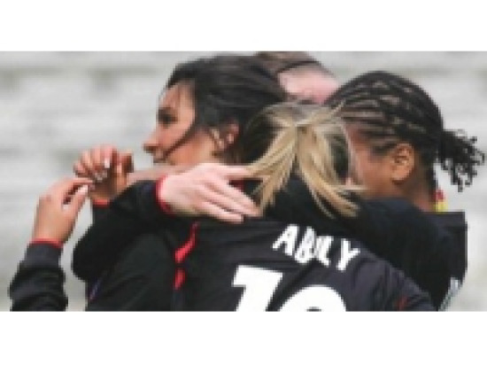 L'OL Féminin l'emporte face à Yzeure (3-0) L'OL Féminin l'emporte face à Yzeure (3-0)