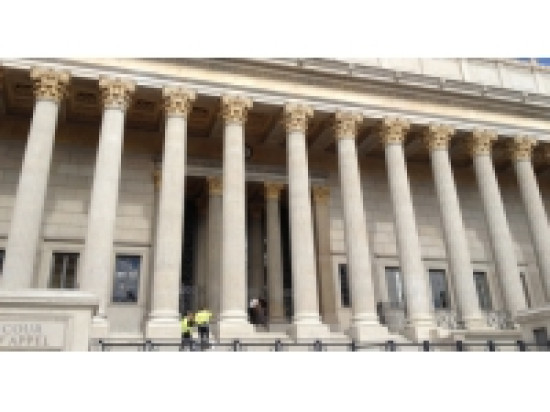 Lyon : il s'en prend aux fenêtres de la Cour d'Appel Lyon : il s'en prend aux fenêtres de la Cour d'Appel