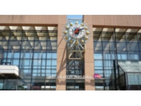 Trois contrôleurs pris à partie dans un train reliant Valence à Lyon Trois contrôleurs pris à partie dans un train reliant Valence à Lyon