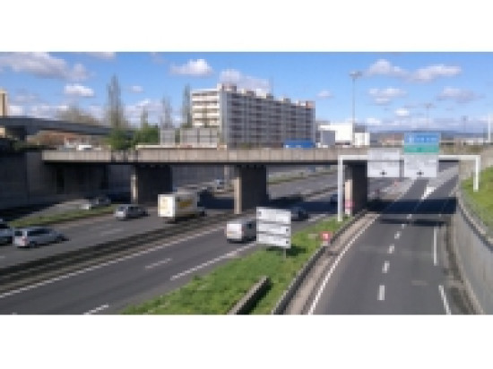 V&eacute;nissieux : une canalisation &eacute;clate et inonde le p&eacute;riph&eacute;rique