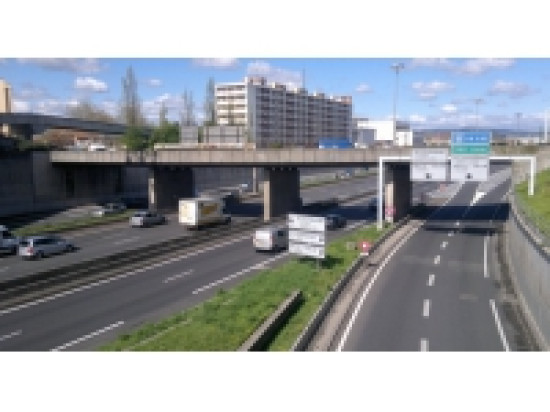 Bron : il tente de semer la police sur le périphérique