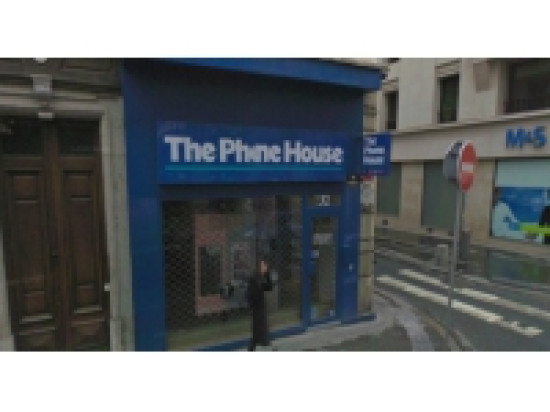 Un homme d'affaires lyonnais rach&egrave;te 17 magasins Phone House