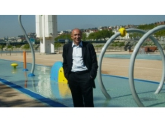 La Palme d'or de la piscine la plus chère de France remise à Gérard Collomb ce lundi La Palme d'or de la piscine la plus chère de France remise à Gérard Collomb ce lundi
