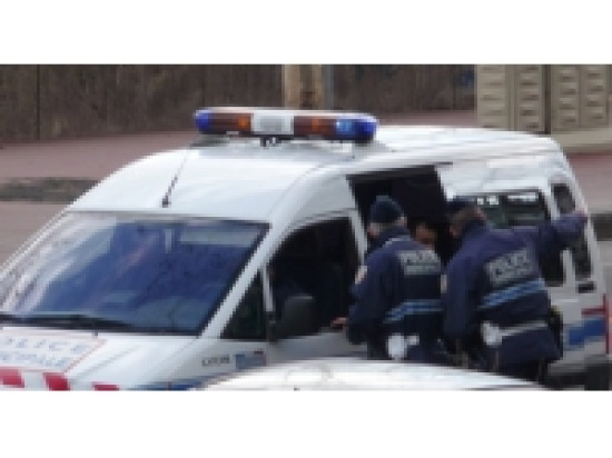 Il agresse plusieurs jeunes femmes et en poignarde une Il agresse plusieurs jeunes femmes et en poignarde une